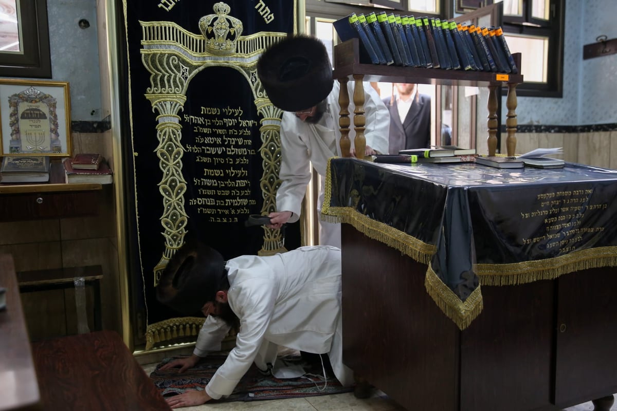 צפו: 'מלקות' אחרי מנחה של ערב יום כיפור