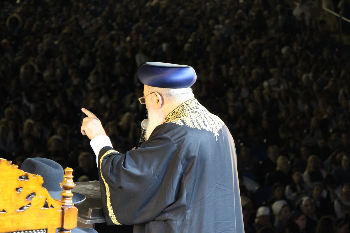 צפו: המונים בעצרת הסליחות באמפי אשדוד