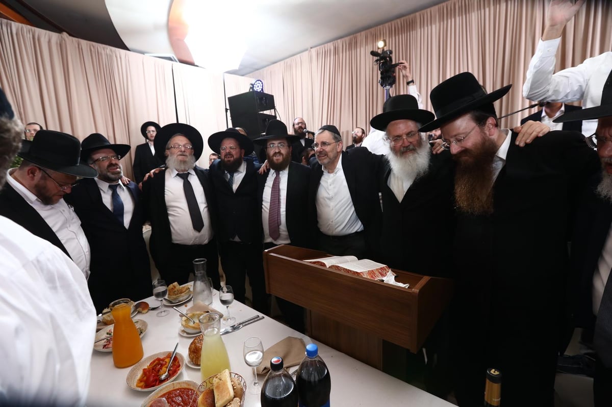 בערב כיפור: הבחורים קיבלו על עצמם לסיים את הש"ס