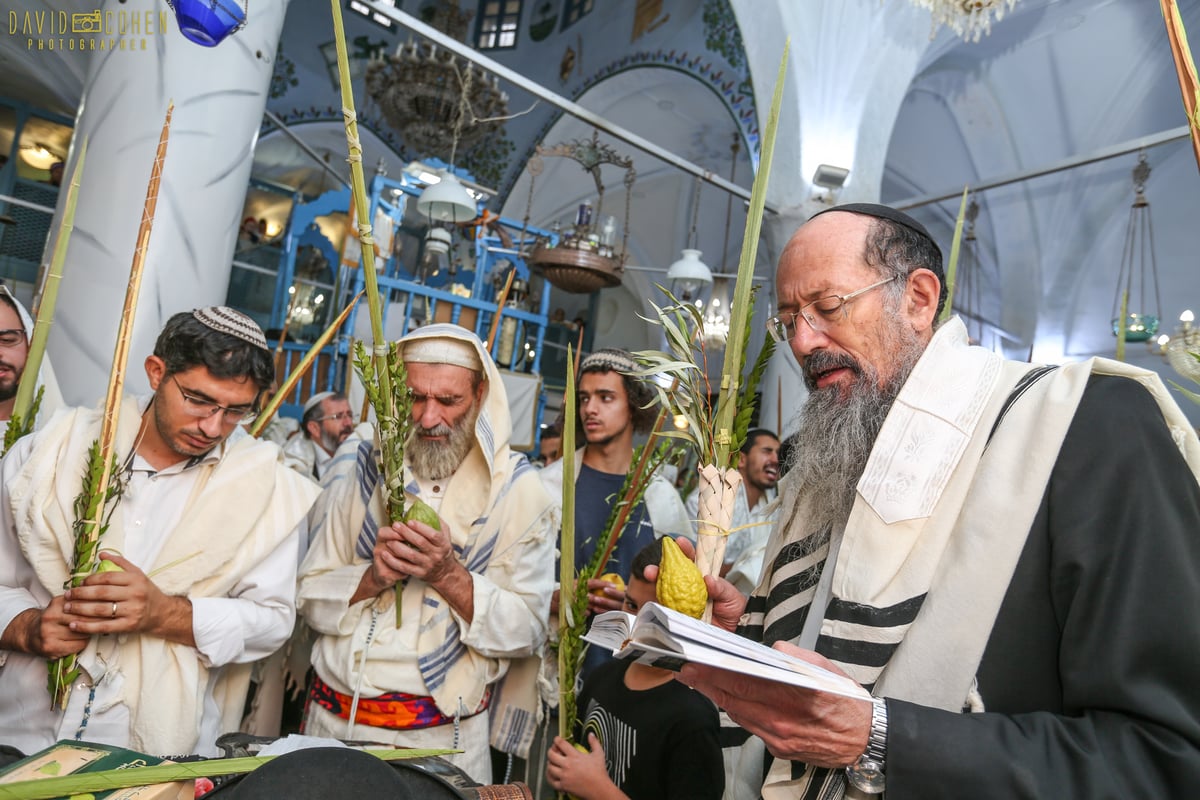 צפו: תפילה מיוחדת עם הרב שמואל אליהו בבית כנסת 'אבוהב' בצפת