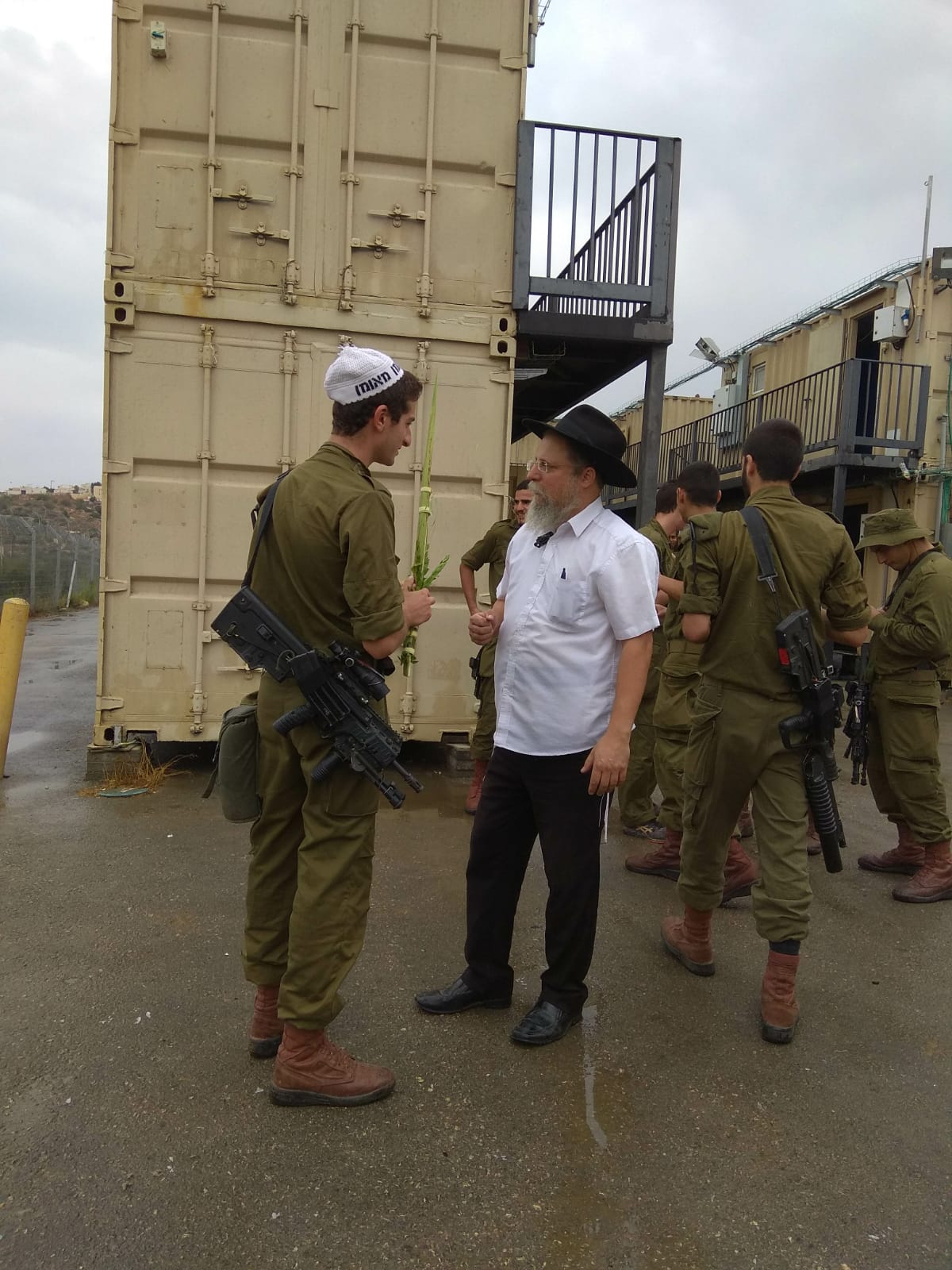 גם החיילים בירכו: "מבצע לולב" של חב"ד