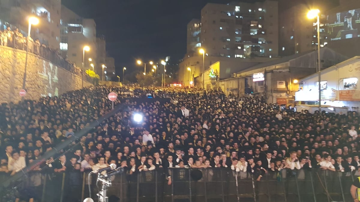 מרן הגר"ח קנייבסקי: קריסת הסוכות אינה 'סימן קללה'