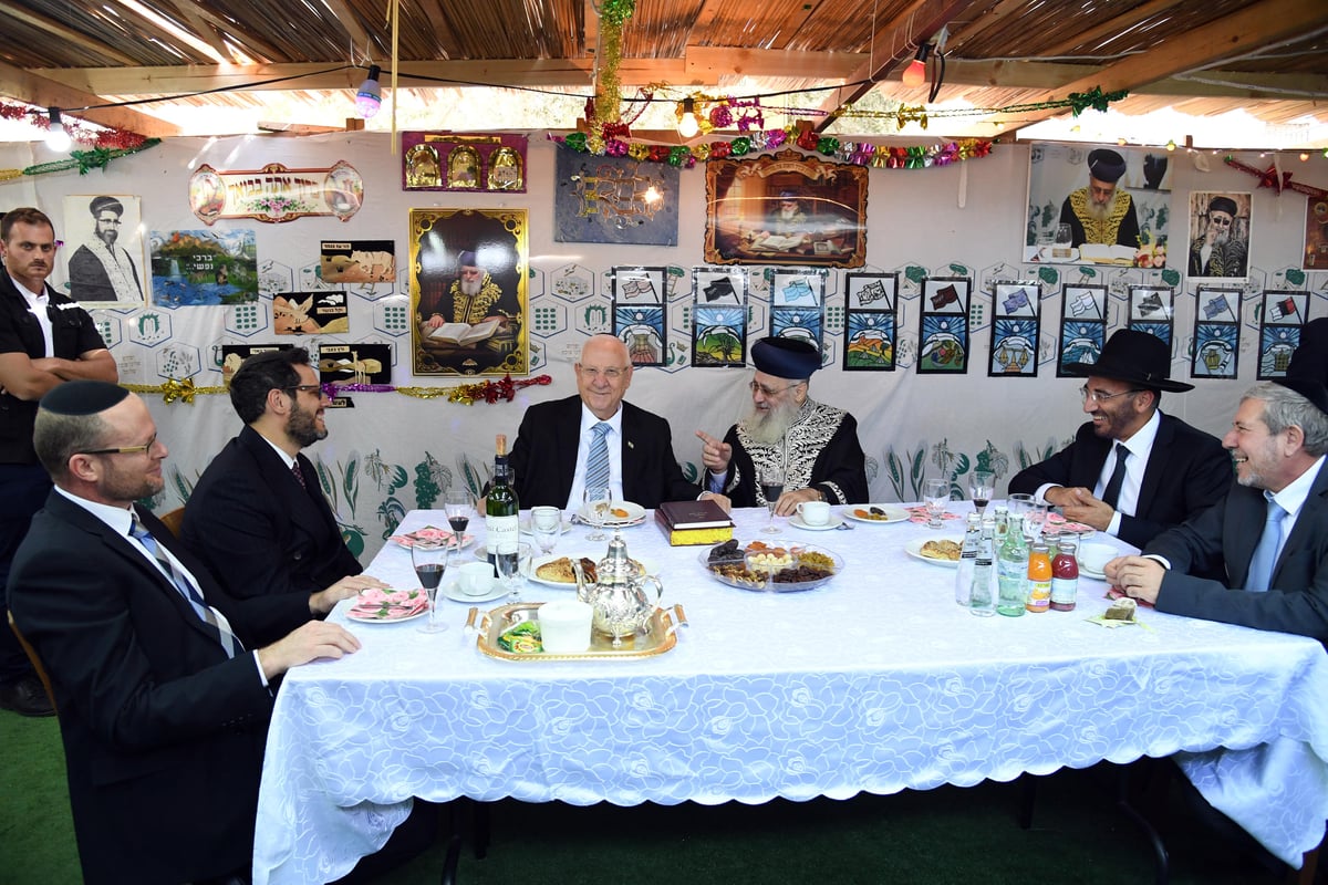 נשיא המדינה ביקר בסוכות הרבנים הראשיים