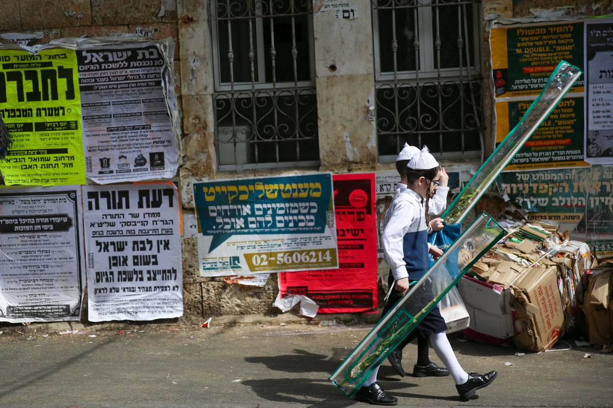 כשבמאה שערים חזרו מתפילת 'שחרית'. צפו