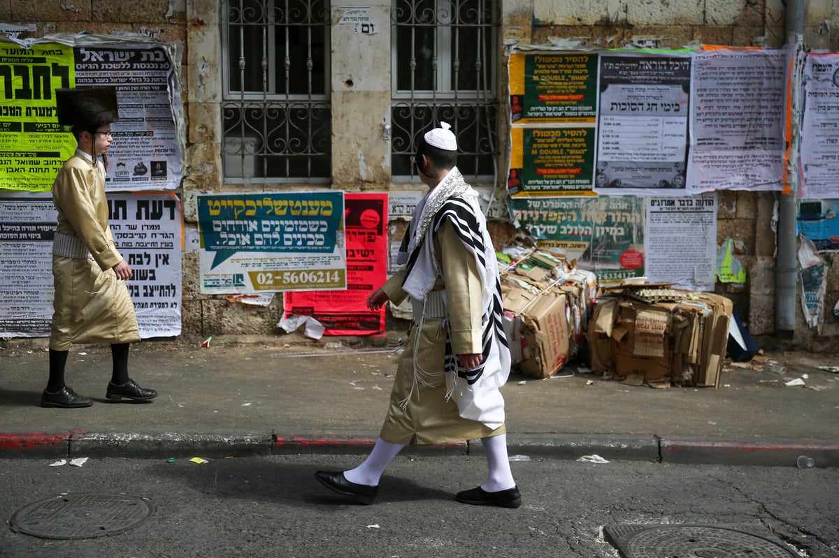 כשבמאה שערים חזרו מתפילת 'שחרית'. צפו