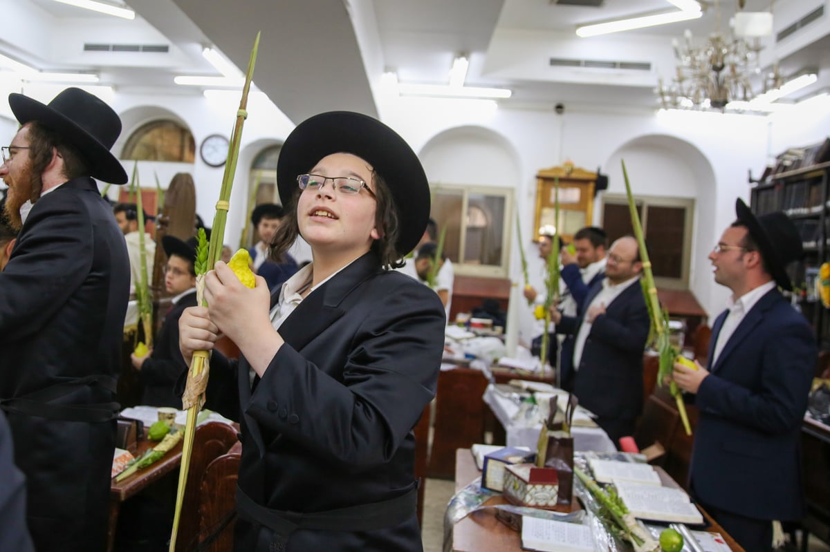 ה'הלל' של רש"י: בשירה ובריקודים • תיעוד