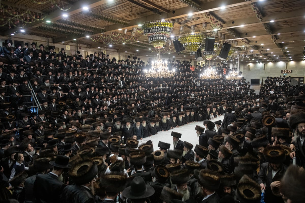 תיעוד: טיש שמחת בית השואבה בבעלזא