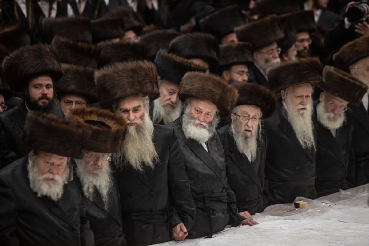 תיעוד: טיש שמחת בית השואבה בבעלזא