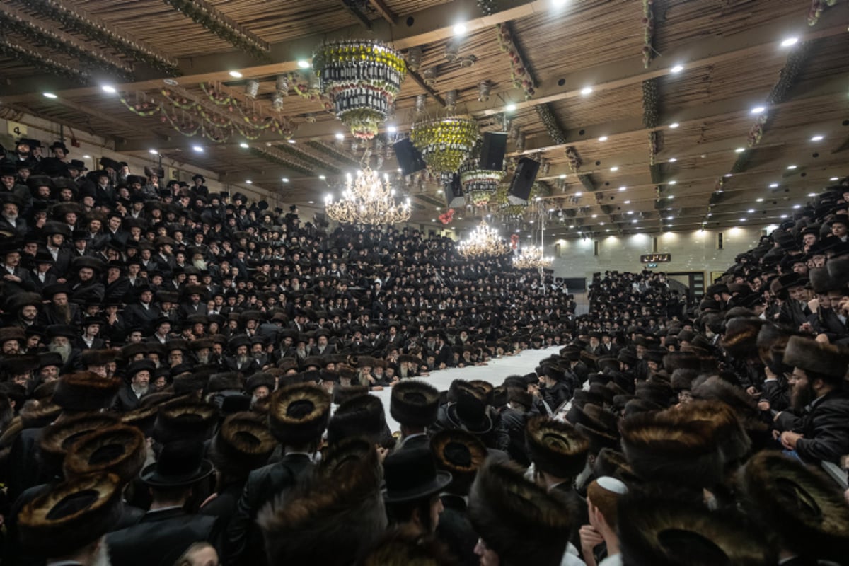 תיעוד: טיש שמחת בית השואבה בבעלזא