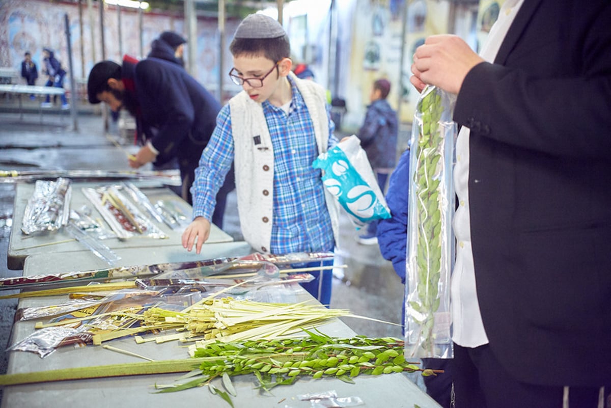 הימים הראשונים של חג הסוכות בבירת רוסיה