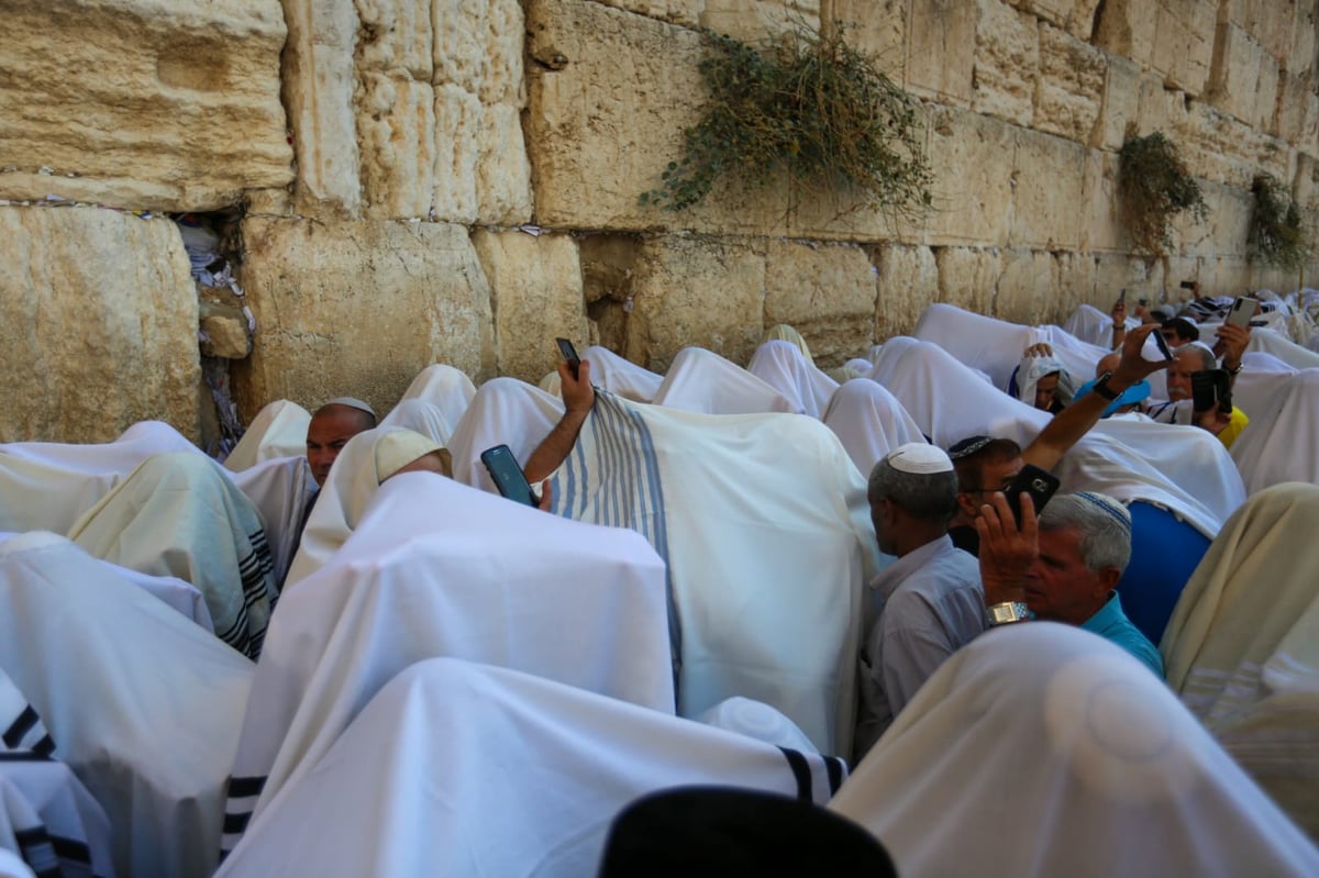 מעמד ברכת כהנים בכותל המערבי • תיעוד