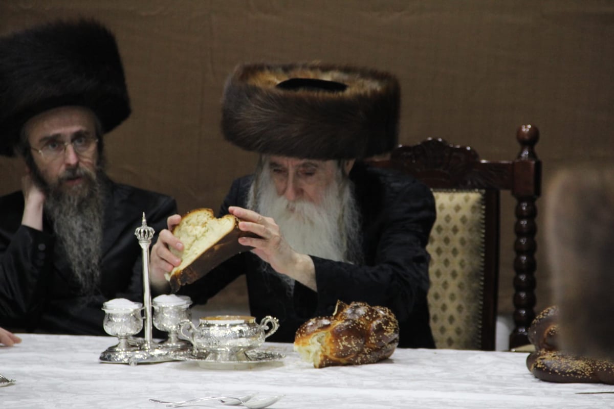 האדמו"ר ממכנובקא חילק 'פרנסה ברויט'