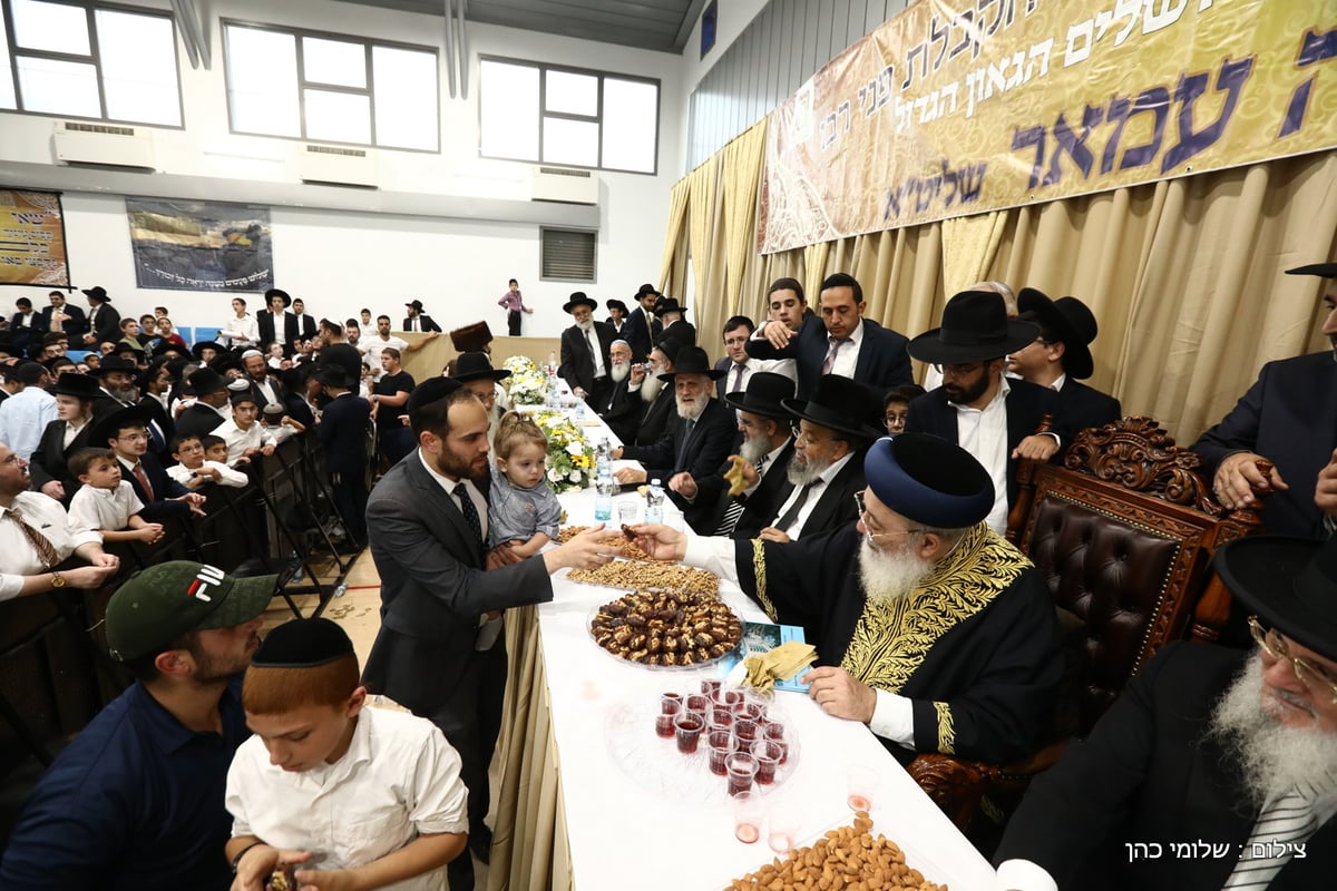 המונים במעמד 'הקבלת פני רבו' לראשל"צ הגר"ש עמאר