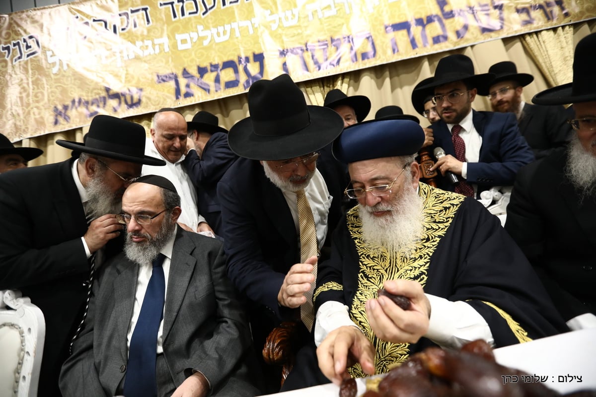 המונים במעמד 'הקבלת פני רבו' לראשל"צ הגר"ש עמאר