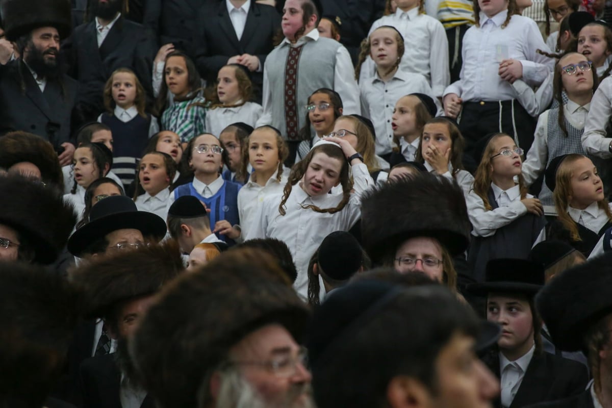 השמחה בהילולת רבי נחמן אצל הרב יעקב מאיר שכטר