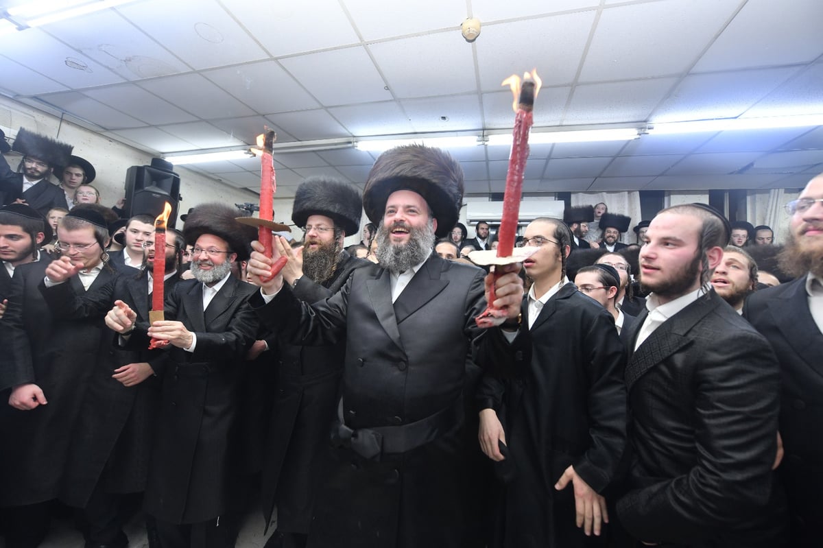 המונים בשמחת בית השואבה בישיבת 'אורייתא'