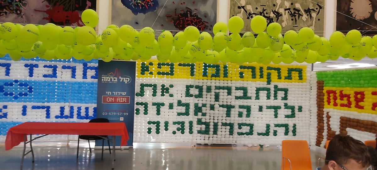 הרפואה שבשמחה: הזמרים שימחו בבית החולים