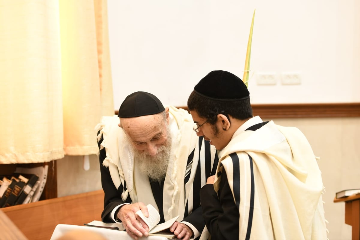 הושענא רבה בהיכל ישיבת סלבודקא • תיעוד