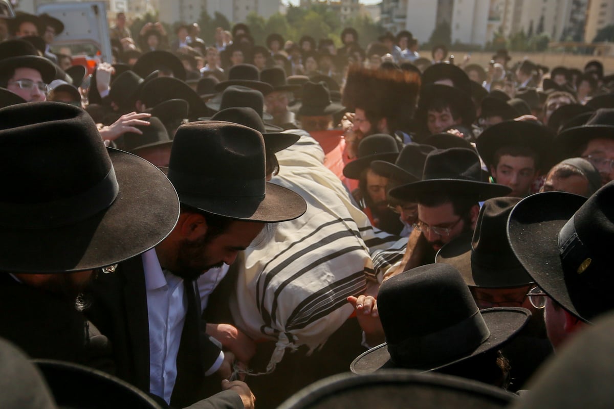 תיעוד מסכם: הלווית פוסק הדור בבני ברק