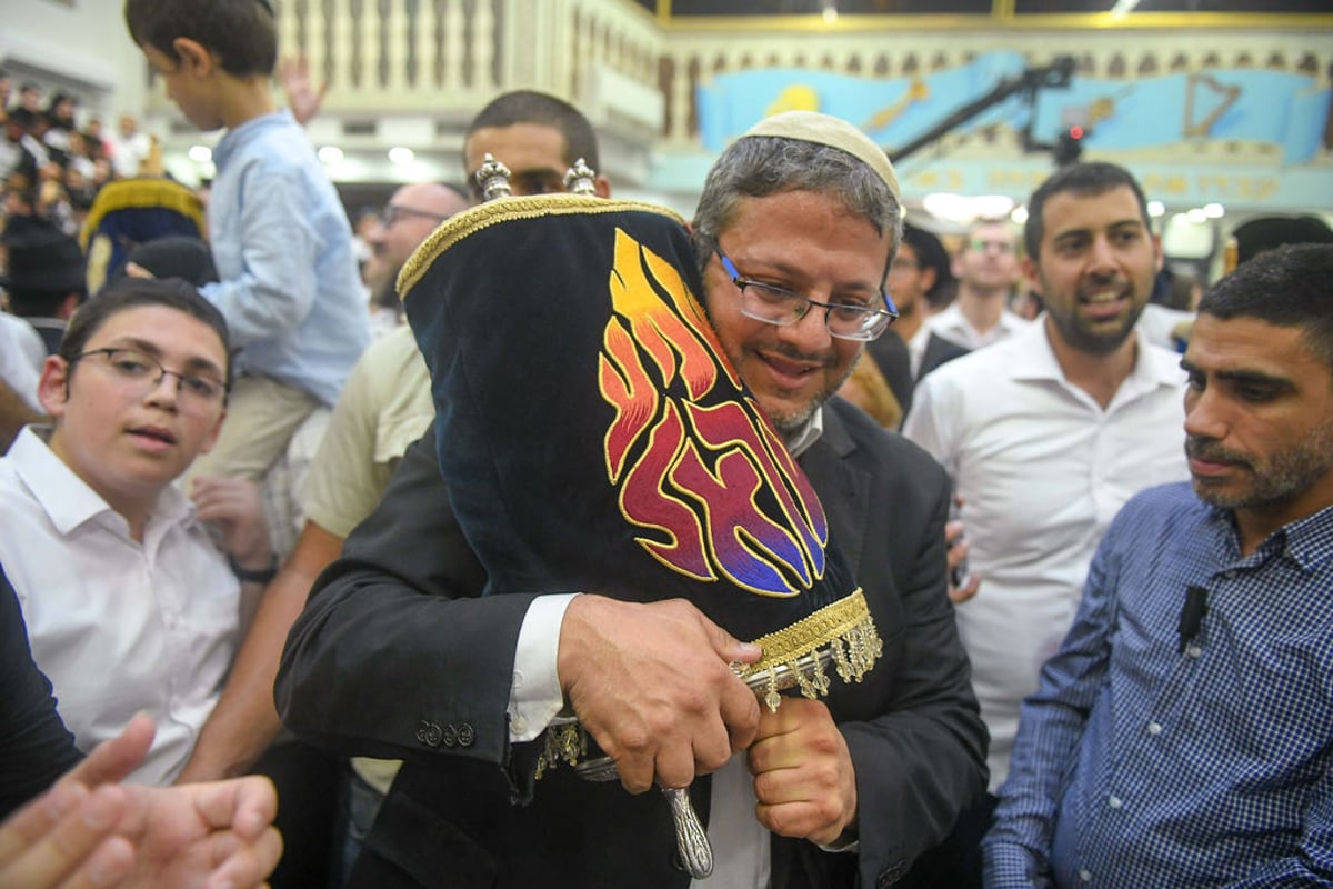 בחירות שלישיות? הפוליטיקאים התאחדו בהקפות השניות המרכזיות בכפר חב"ד