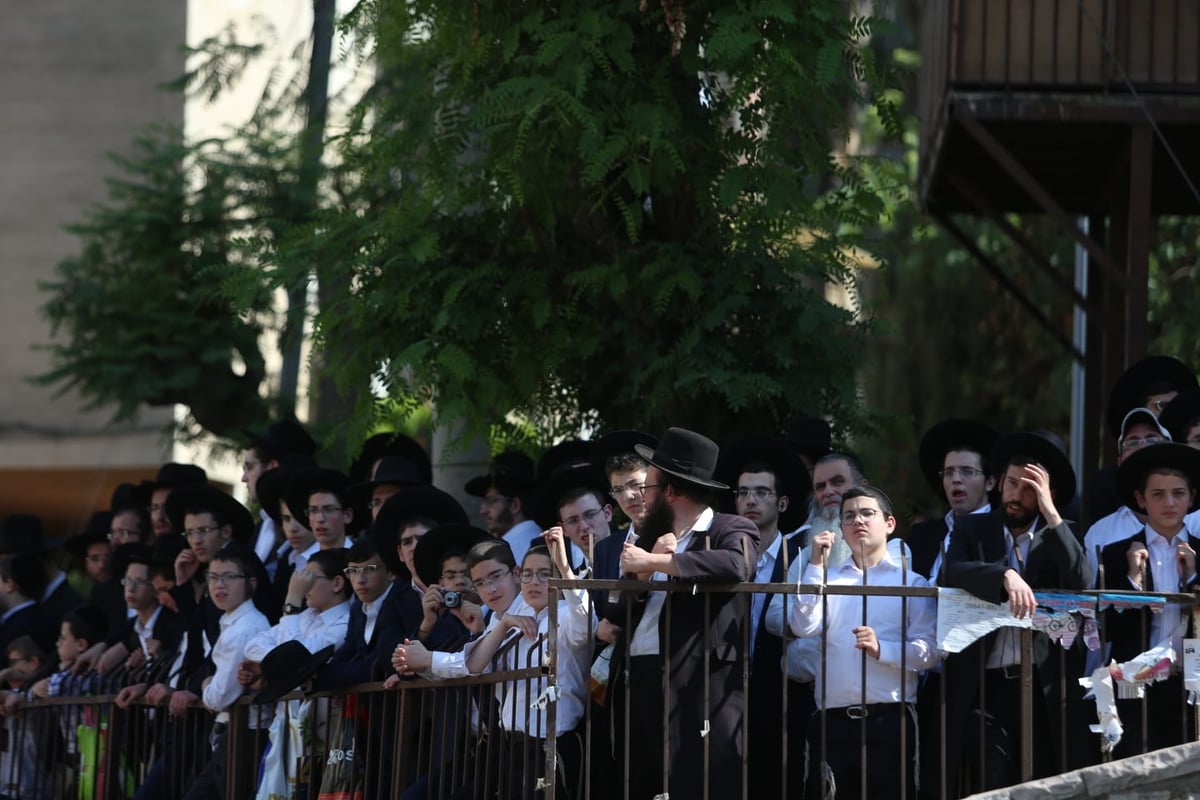 מסע הלווית הגר"נ קרליץ זצ"ל • צפו בגלריה