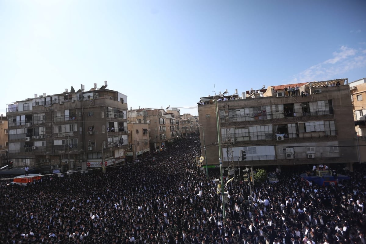 מסע הלווית הגר"נ קרליץ זצ"ל • צפו בגלריה