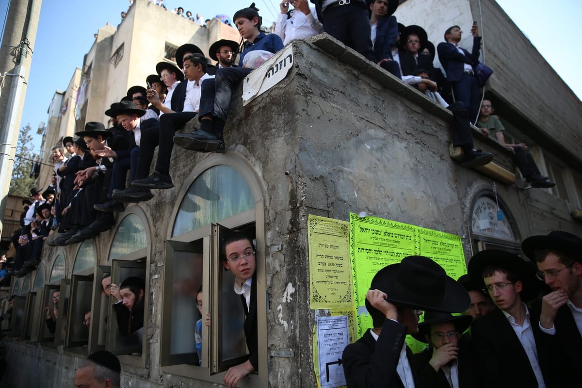 מסע הלווית הגר"נ קרליץ זצ"ל • צפו בגלריה