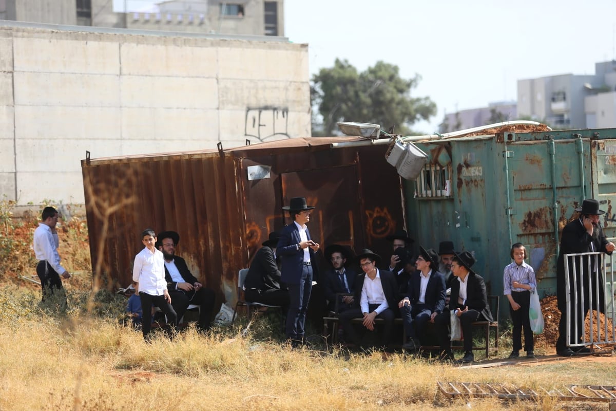 מסע הלווית הגר"נ קרליץ זצ"ל • צפו בגלריה