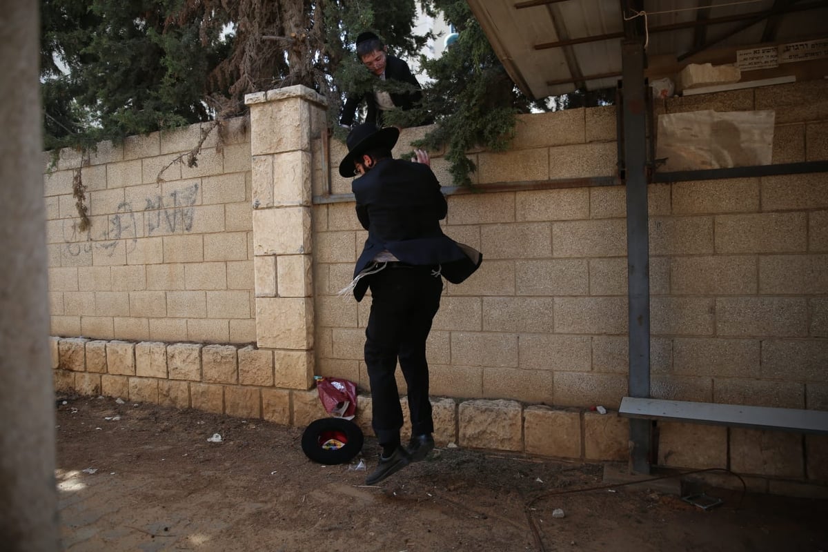 מסע הלווית הגר"נ קרליץ זצ"ל • צפו בגלריה