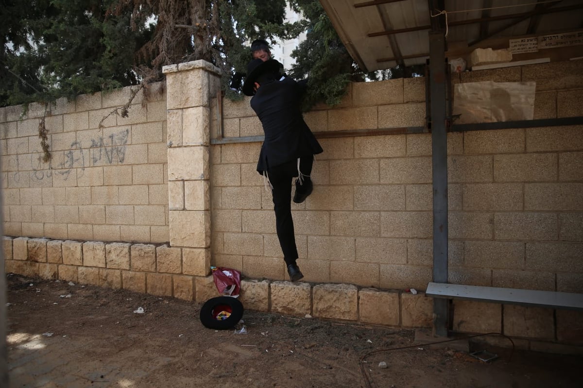 מסע הלווית הגר"נ קרליץ זצ"ל • צפו בגלריה