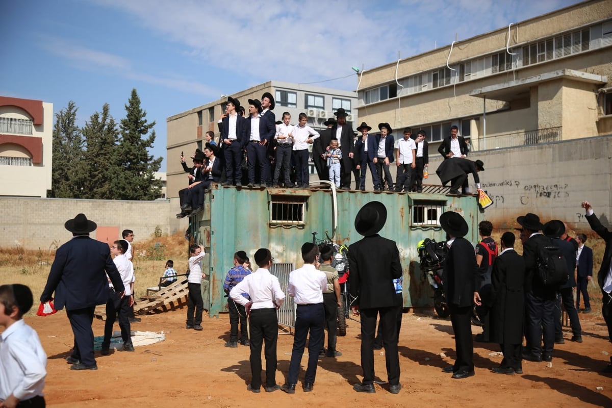 מסע הלווית הגר"נ קרליץ זצ"ל • צפו בגלריה