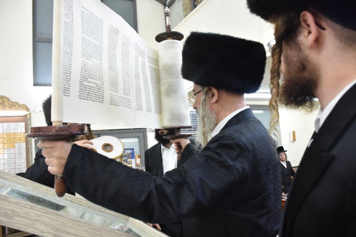 'הושענא רבה' והקפות שניות בחצר אשלג