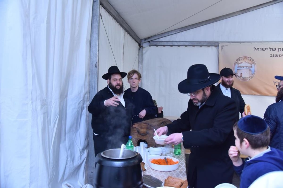 כך ציינו בברדיטשוב את הילולת סנגורן של ישראל