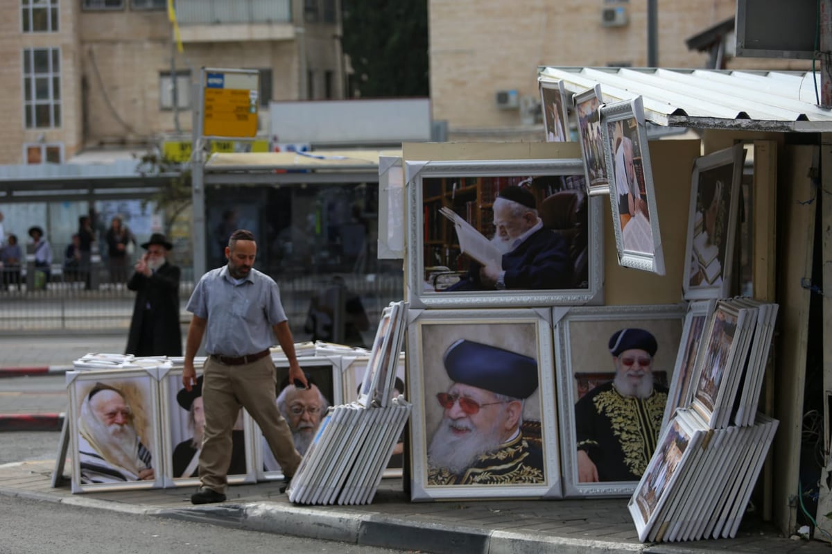 ערב ההילולא: מתפללים על ציון מרן הגר"ע יוסף