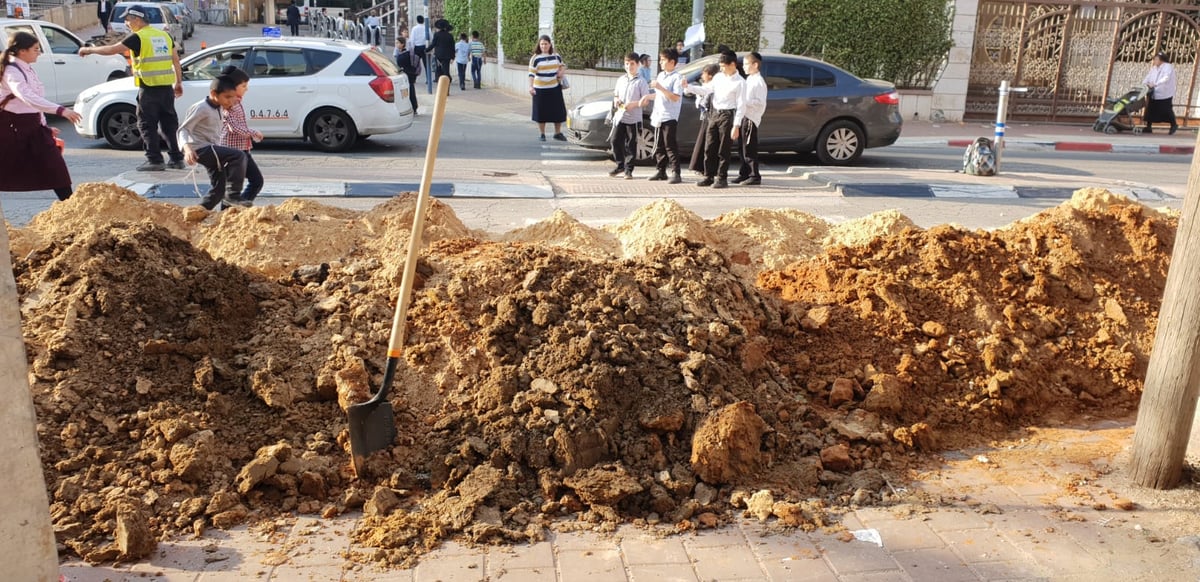 כדי שהשמלה לא תתלכלך: גשר בשביל הכלה, בדרך לחופתה