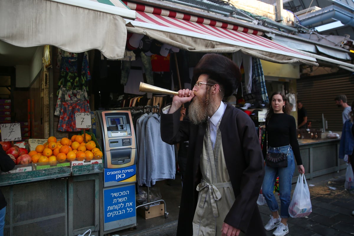 חברת מזהירי שבת: האנשים עם הצופרים ב'מחנה יהודה'