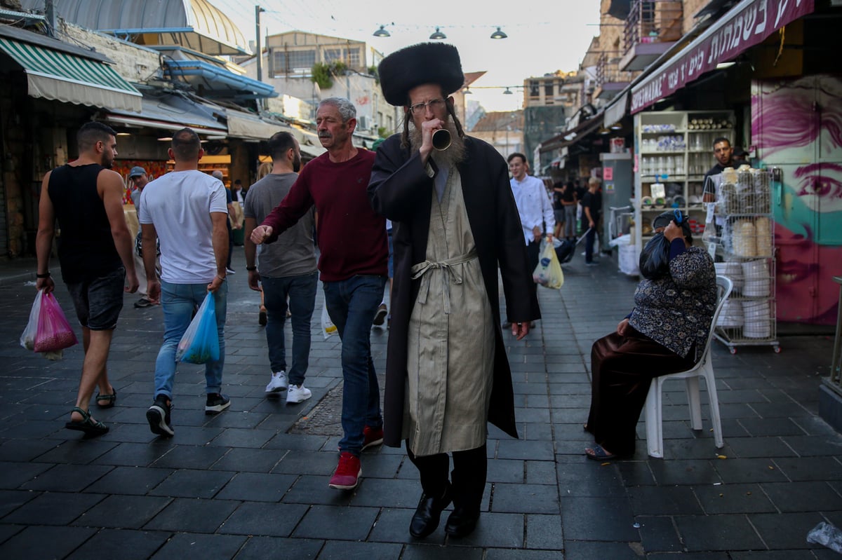 חברת מזהירי שבת: האנשים עם הצופרים ב'מחנה יהודה'