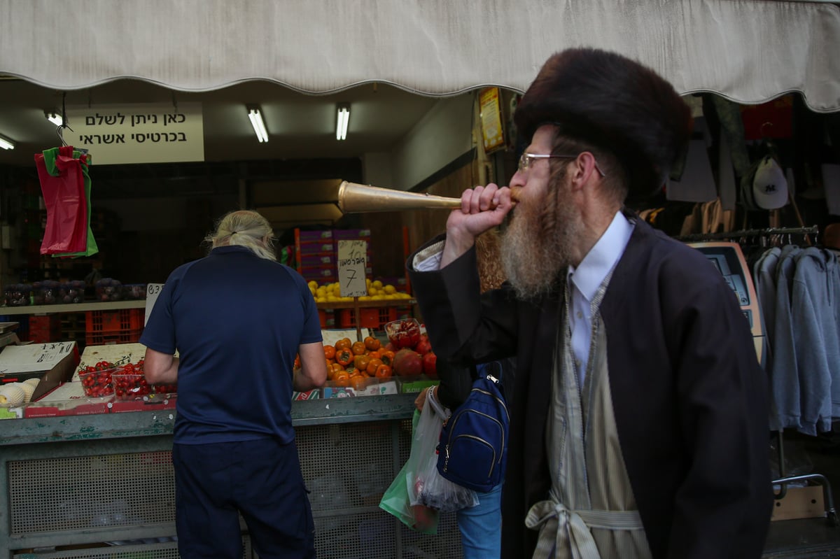 חברת מזהירי שבת: האנשים עם הצופרים ב'מחנה יהודה'