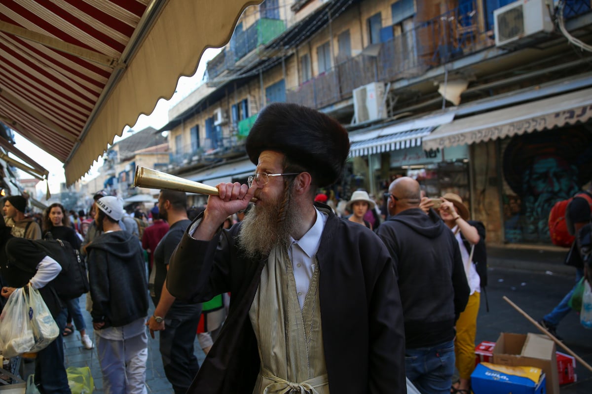 חברת מזהירי שבת: האנשים עם הצופרים ב'מחנה יהודה'