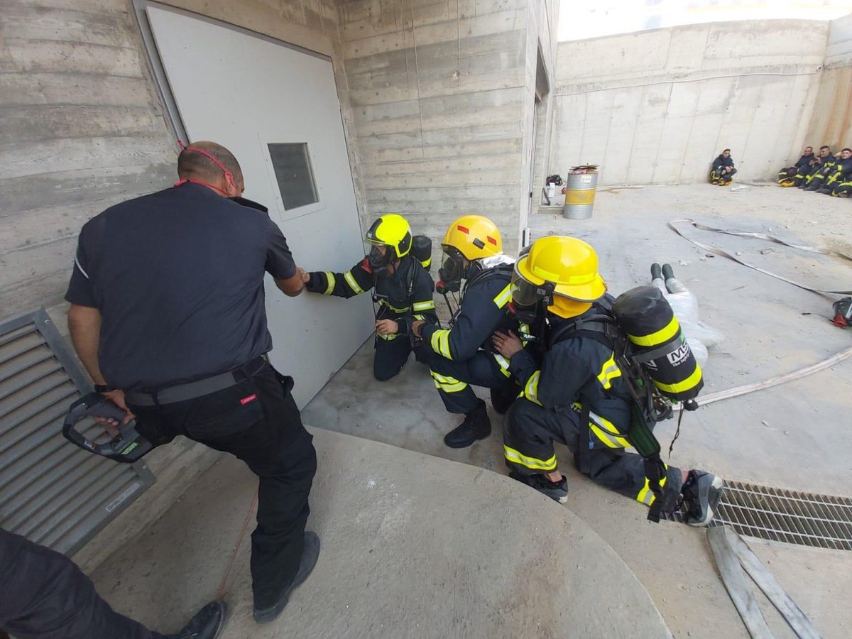 לוחמי אש ישראלים וכבאים פלסטינים בתרגיל משותף