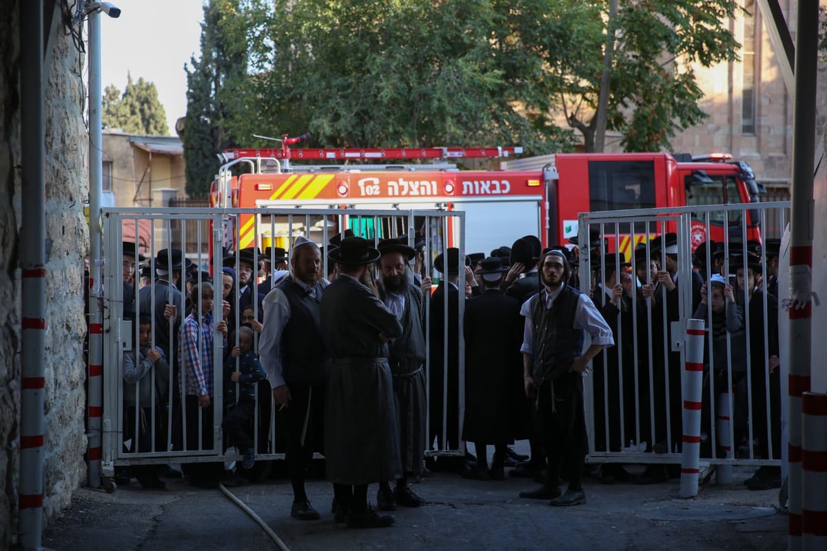 שריפה בתולדות אהרן: תלמידי החיידר פונו