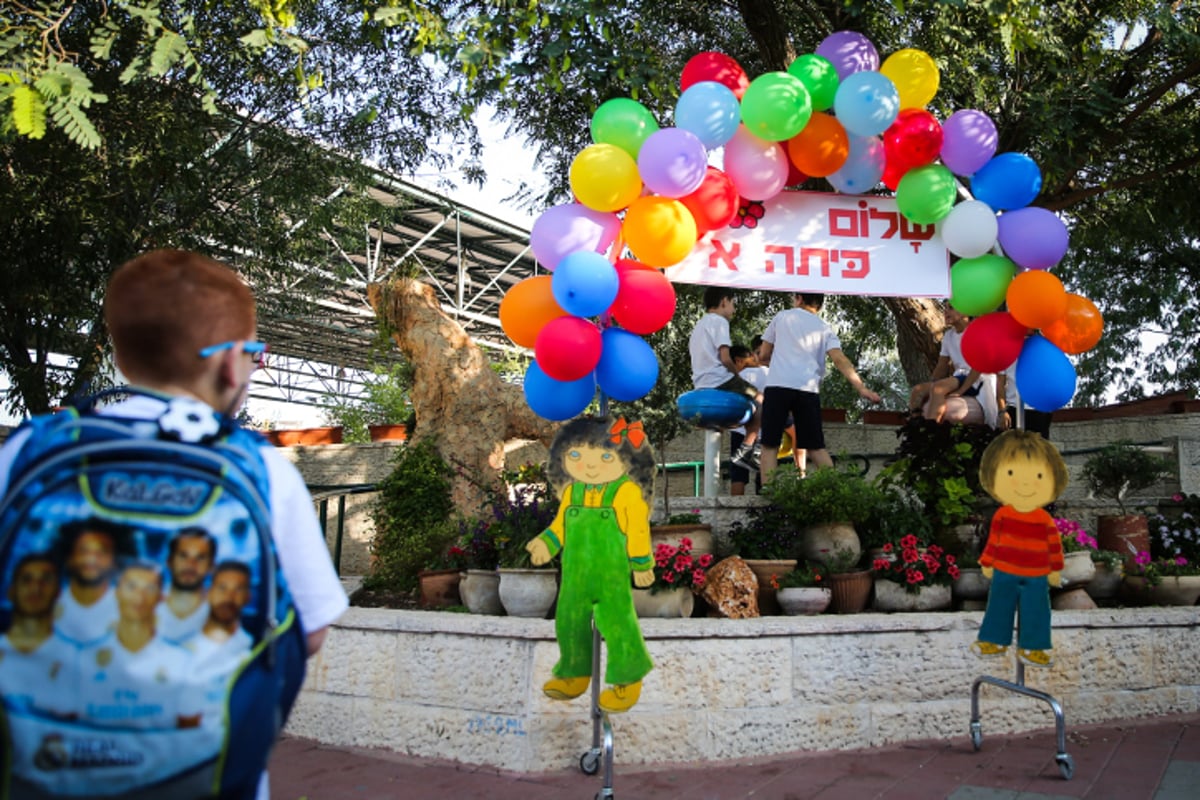 בקרוב: משרד החינוך יאסור על תלמידים להשתמש בנייד בבית הספר