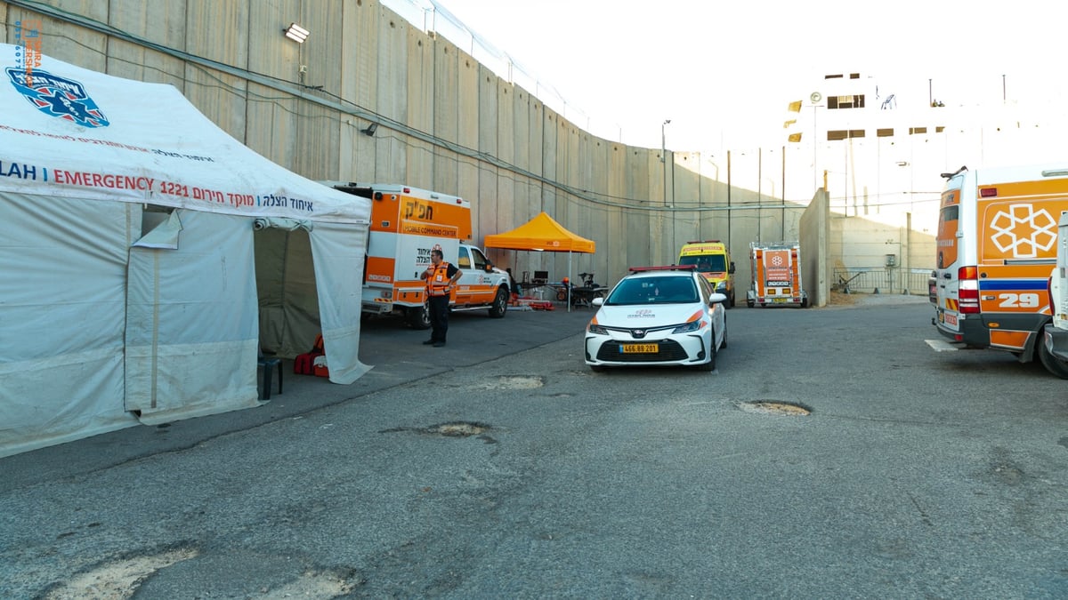 'איחוד הצלה' מאבטחים את ההמונים בקבר רחל