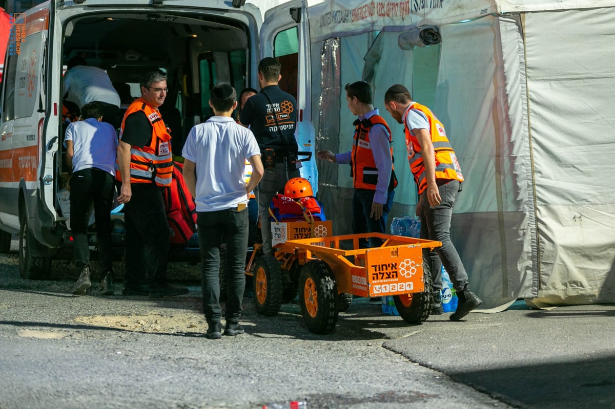 'איחוד הצלה' מאבטחים את ההמונים בקבר רחל