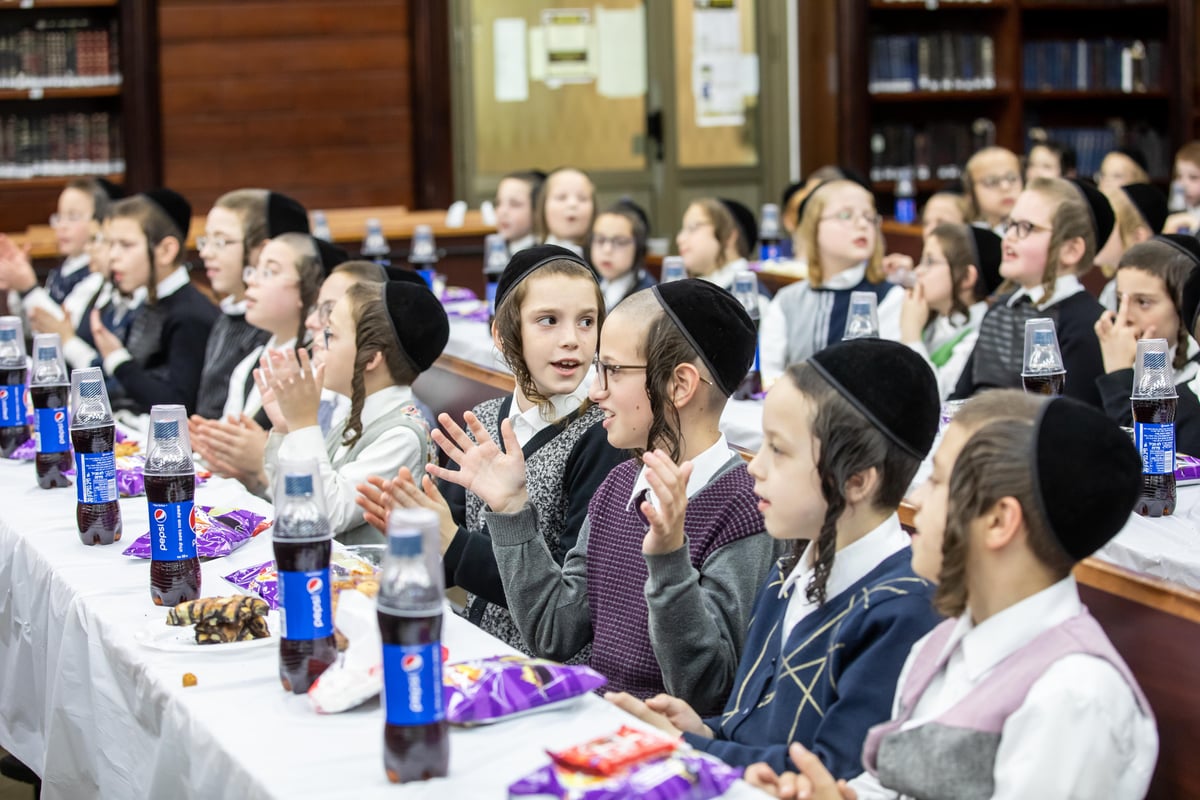 הפרס במסיבת הילדים: ספר התהילים של האדמו"ר