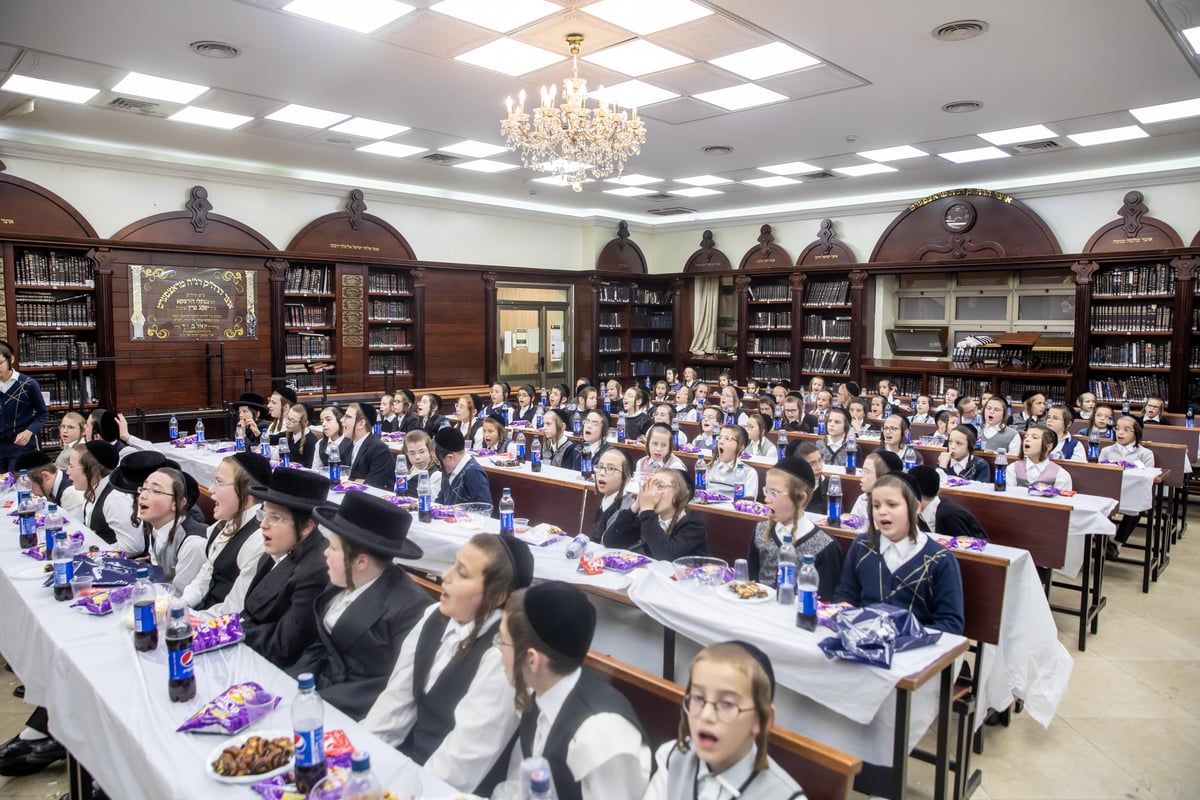 הפרס במסיבת הילדים: ספר התהילים של האדמו"ר