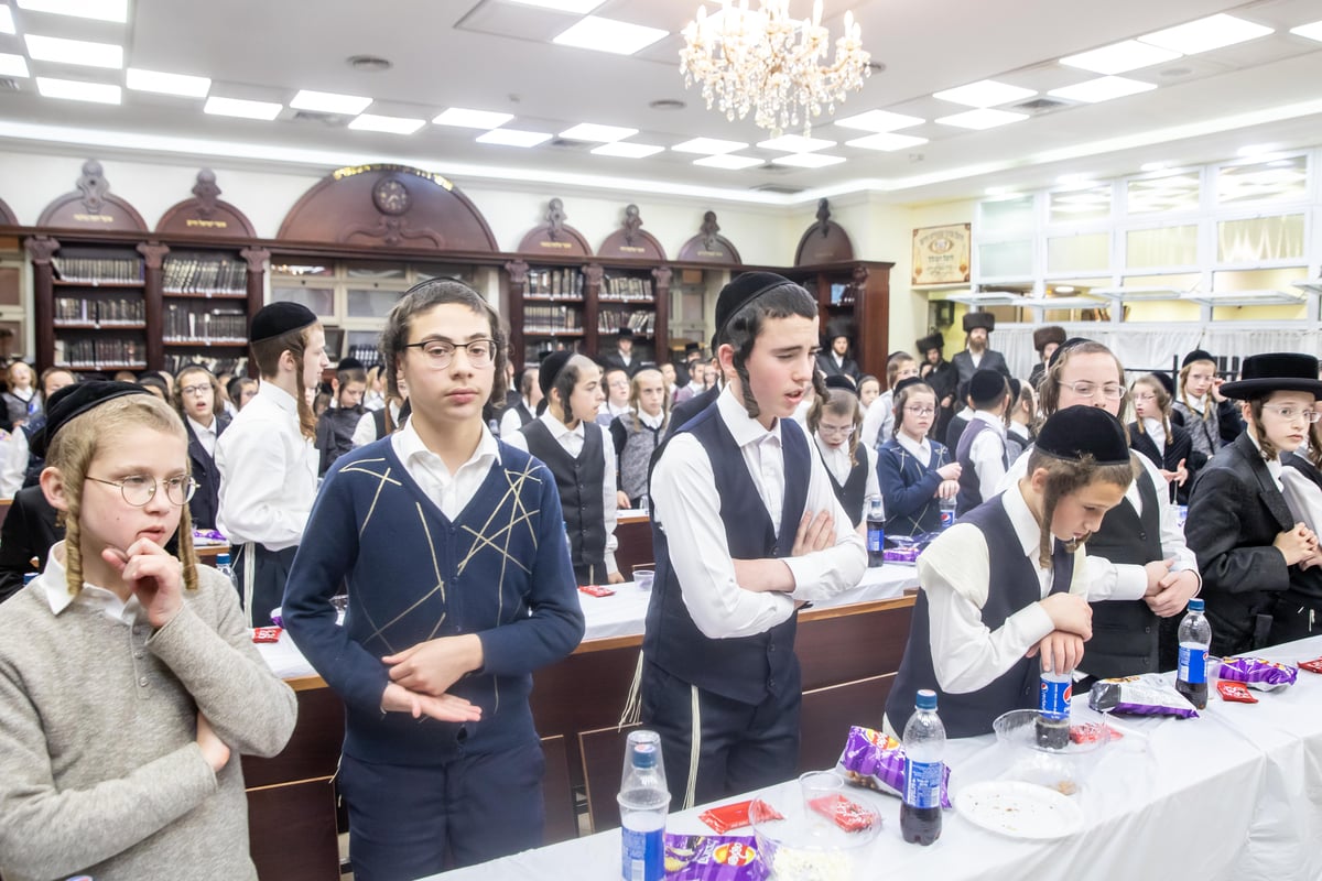 הפרס במסיבת הילדים: ספר התהילים של האדמו"ר