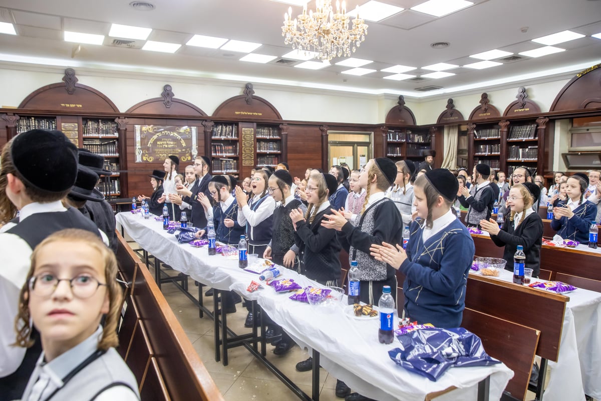 הפרס במסיבת הילדים: ספר התהילים של האדמו"ר