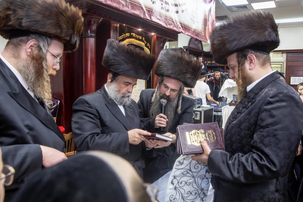 הפרס במסיבת הילדים: ספר התהילים של האדמו"ר