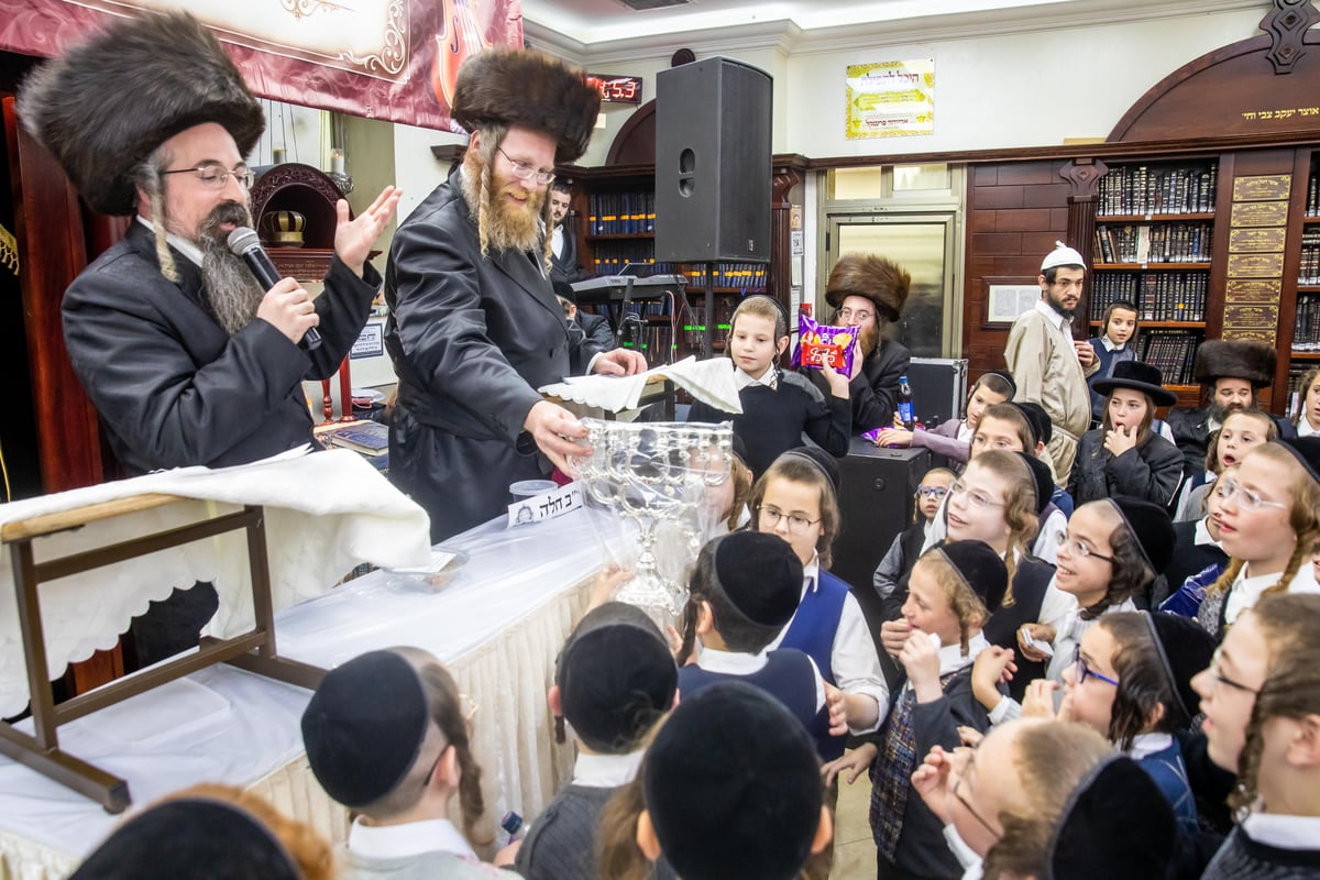 הפרס במסיבת הילדים: ספר התהילים של האדמו"ר